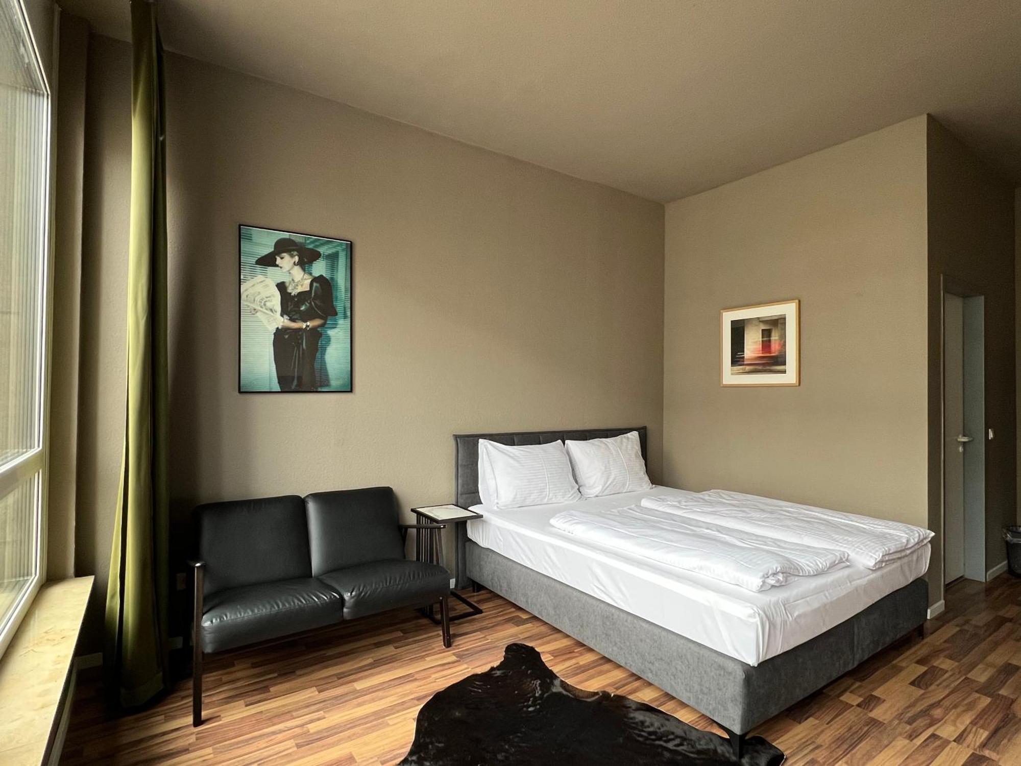 N8 - By Guest house *