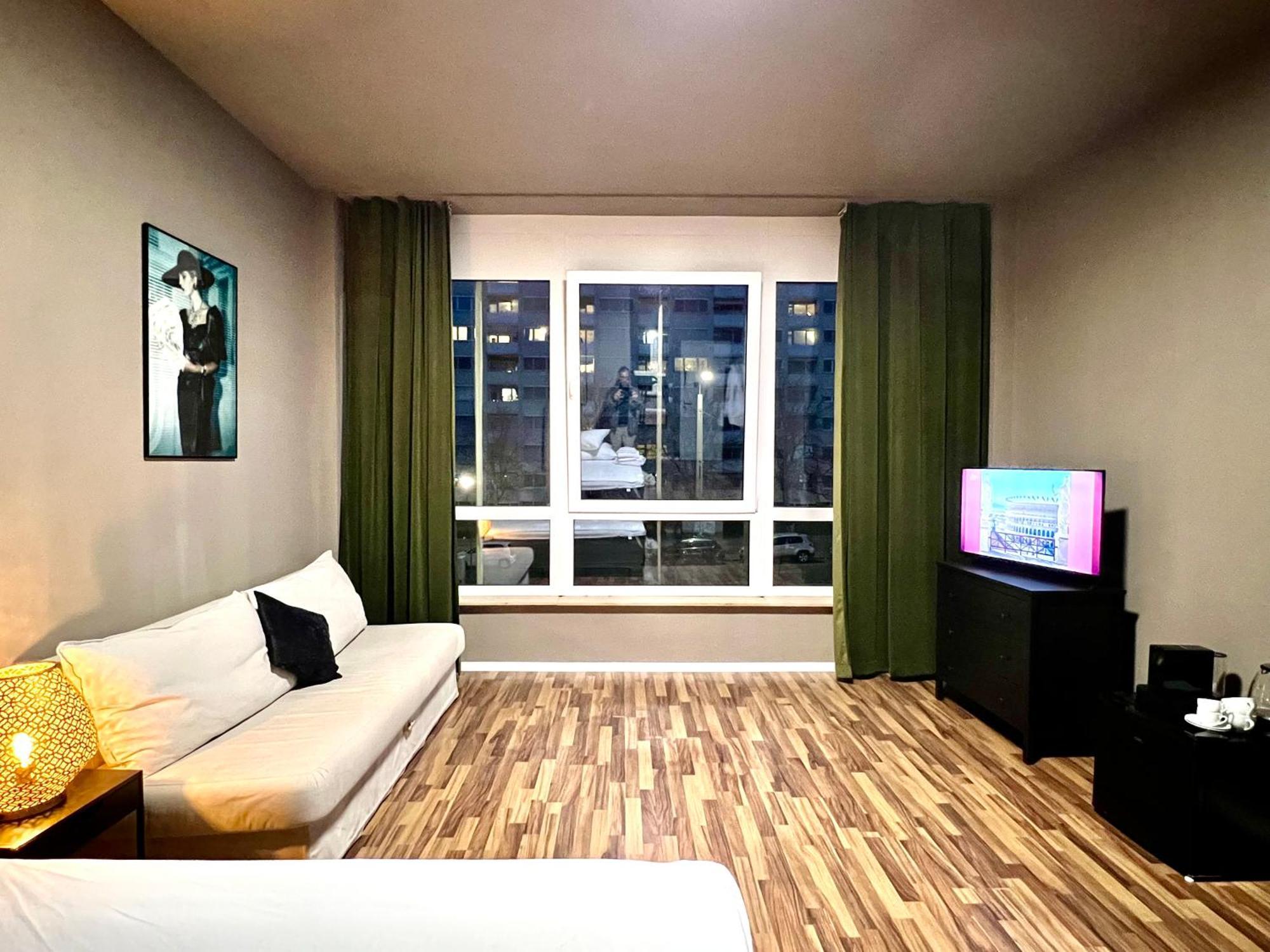 N8 - By Guest house *