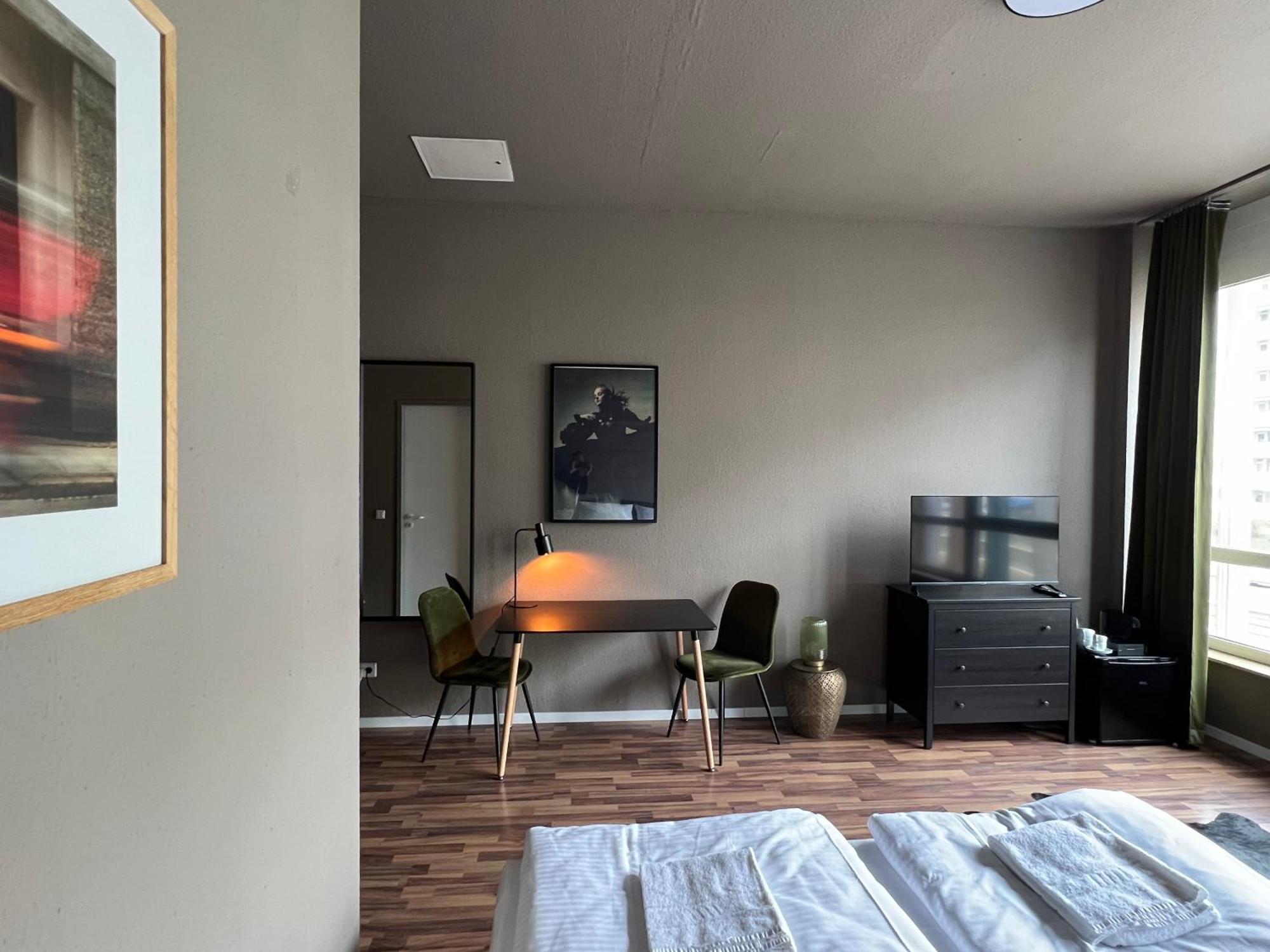 N8 - By Guest house *