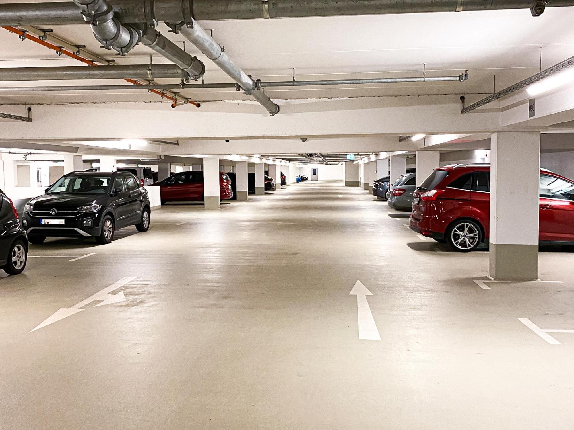 Grosse 3-raum Luxus-unterkunft Mit 2 Badern, Waschtrockner & Kostenfreier Tiefgarage In Innenstadtnahe *