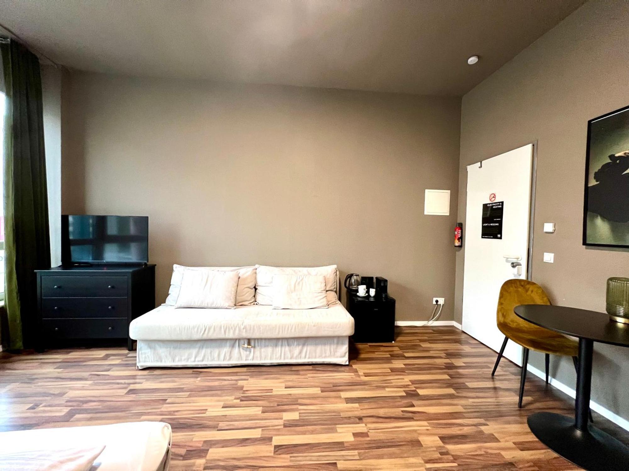 N8 - By Guest house *