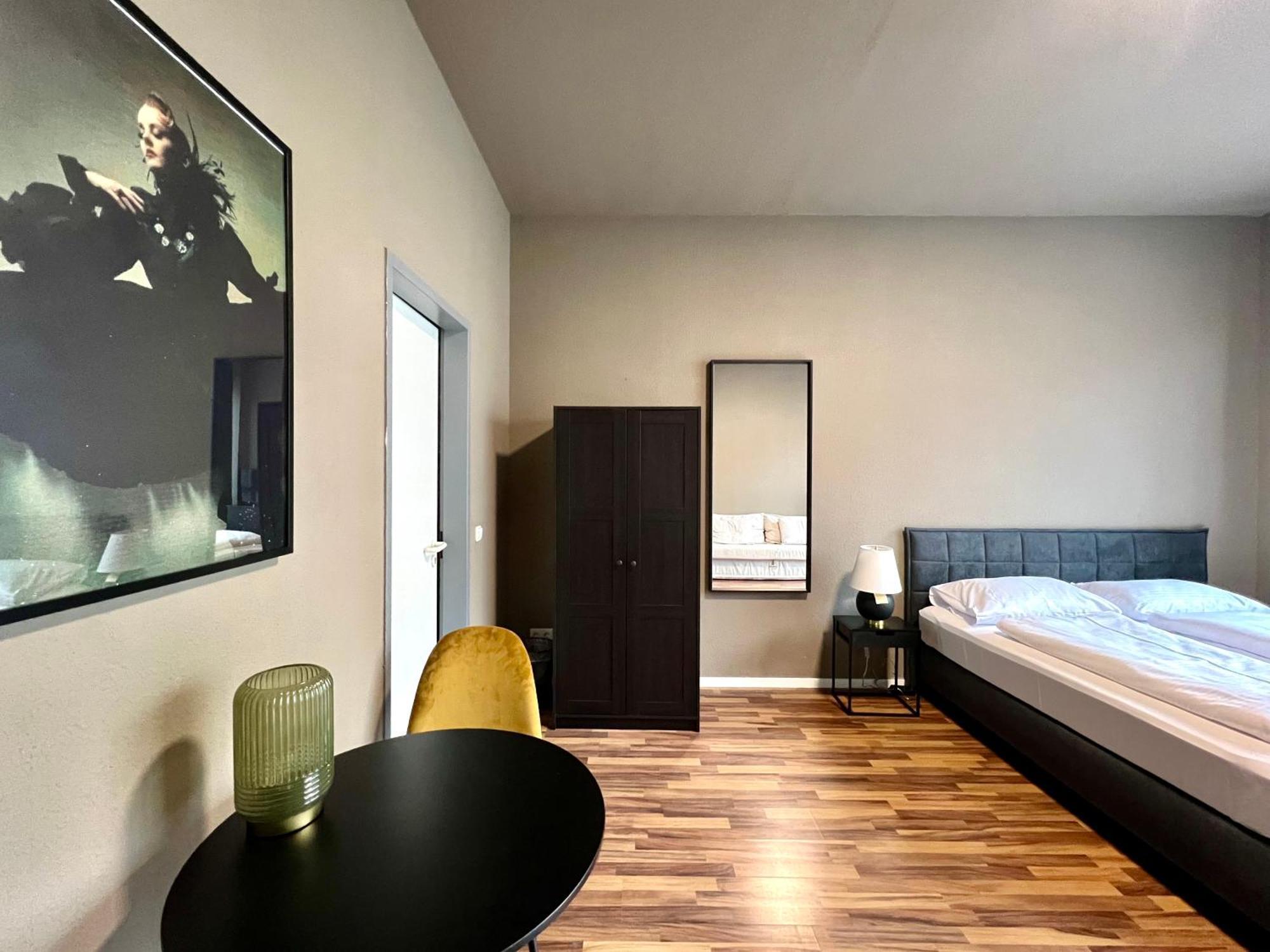 N8 - By Guest house