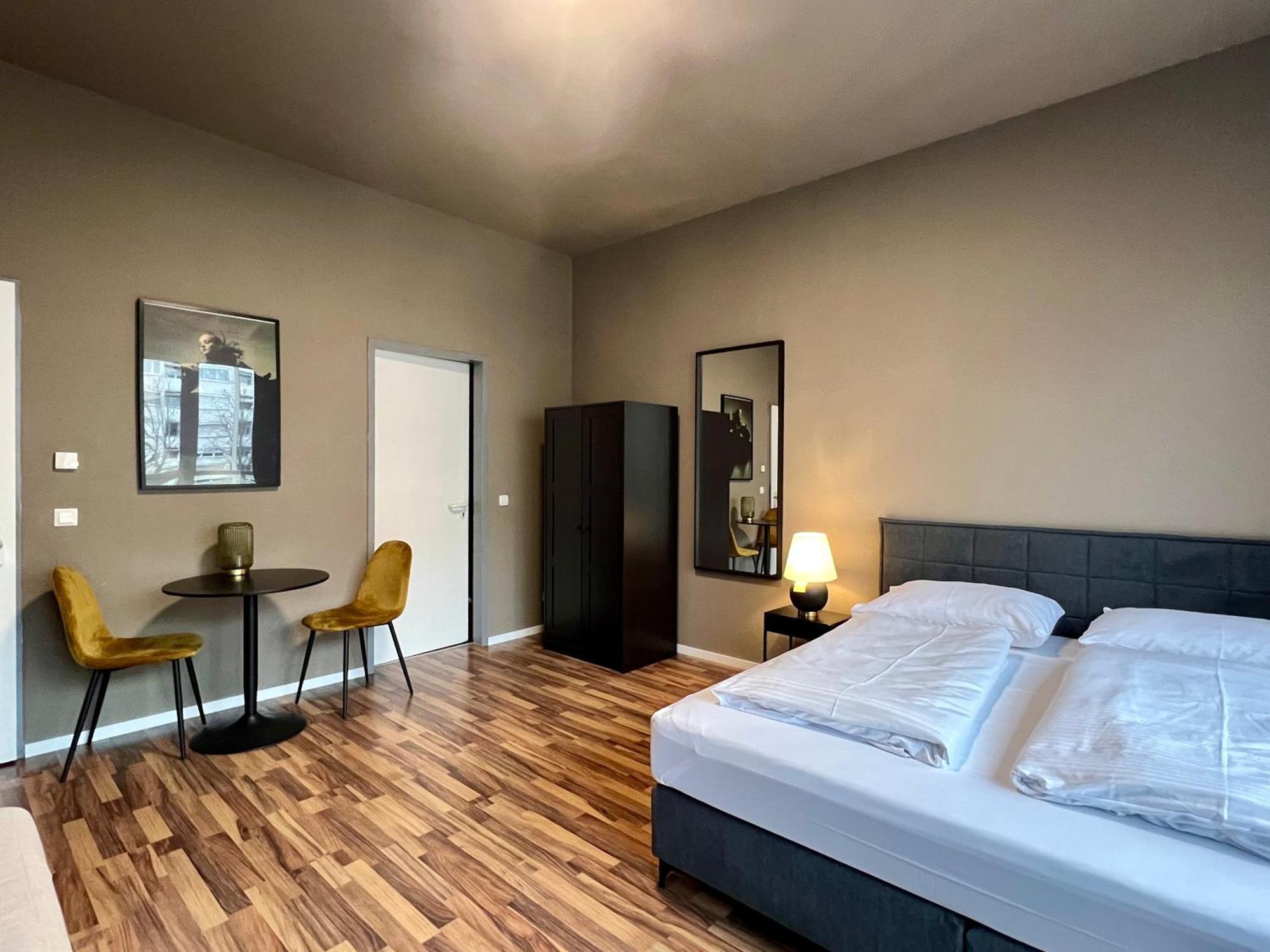 N8 - By Guest house *