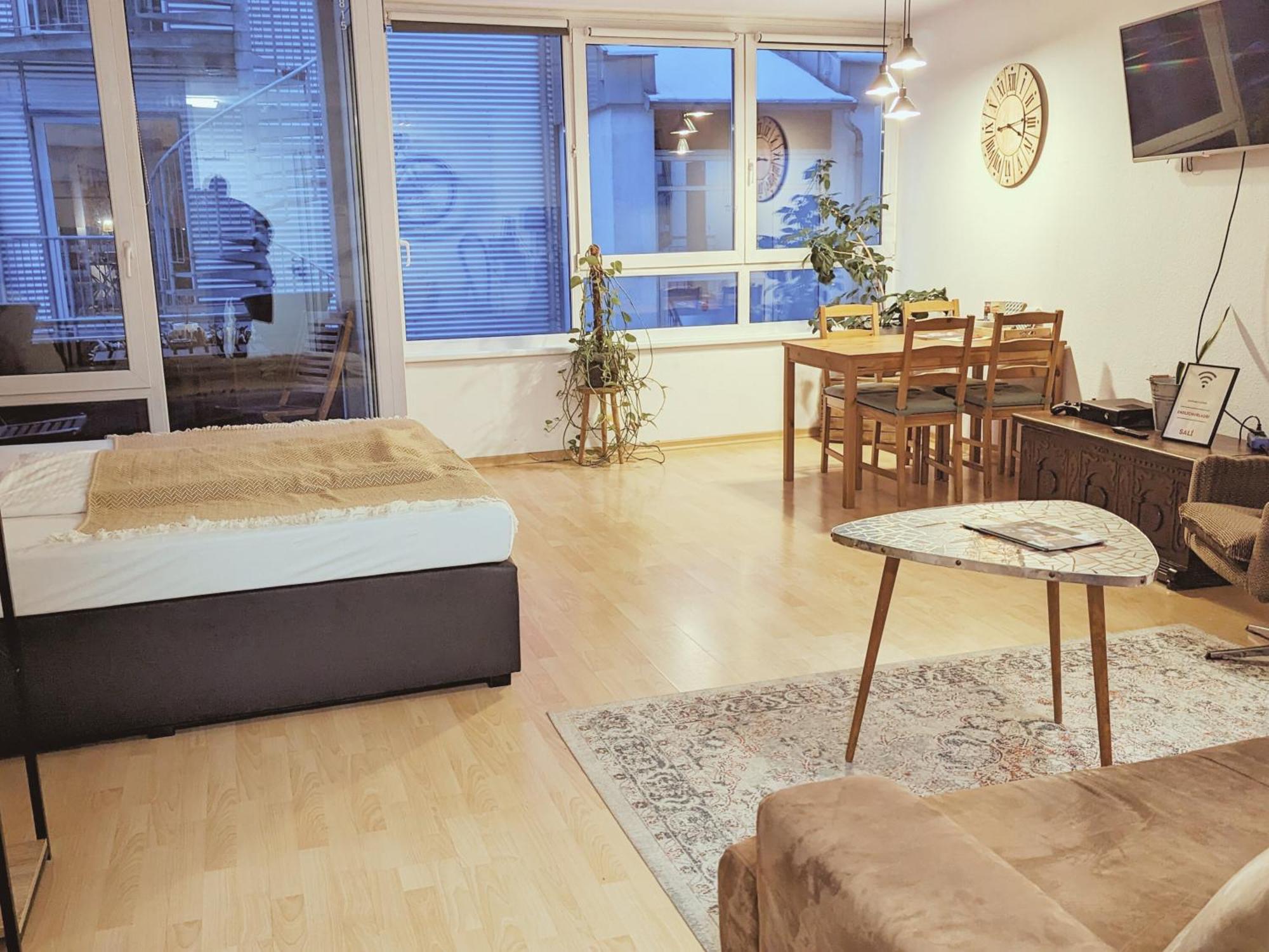 Suiteable Living - Modern, Zentral, Balkon, Netflix Appartement