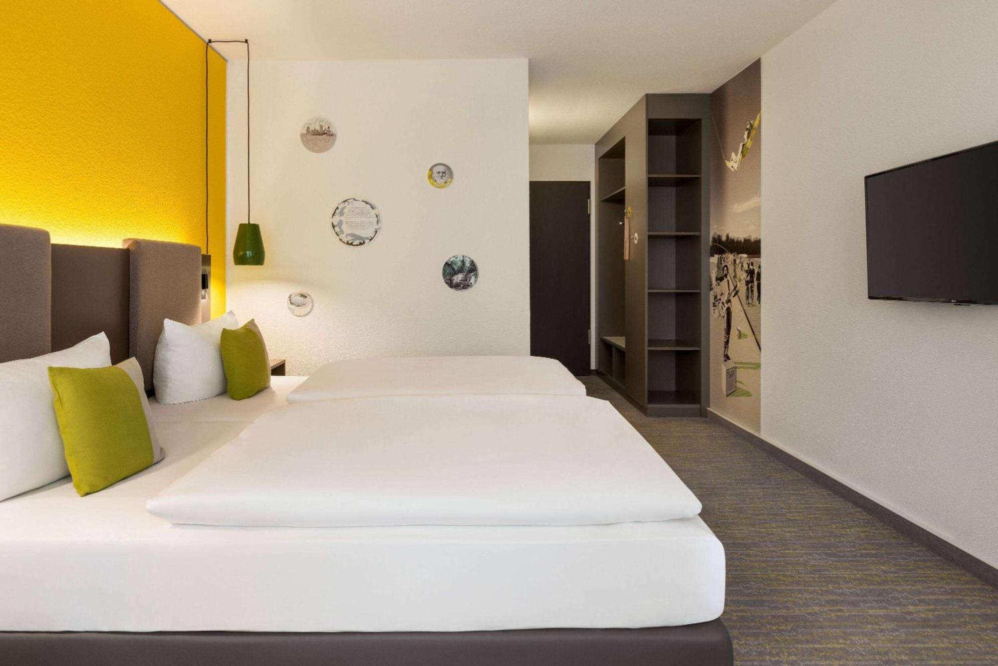 Vienna House Easy Hotel 4*