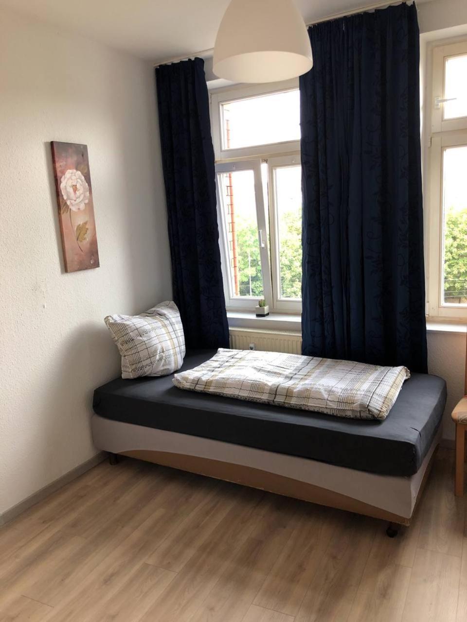 Apartment Monteurwohnung In Neuschoenefeld Leipzig