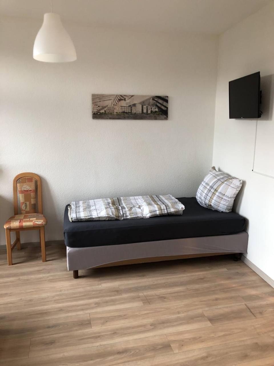 Monteurwohnung In Neuschoenefeld *