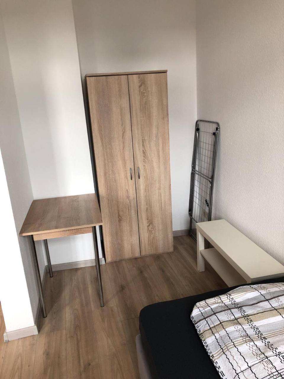 Apartment Monteurwohnung In Neuschoenefeld Leipzig