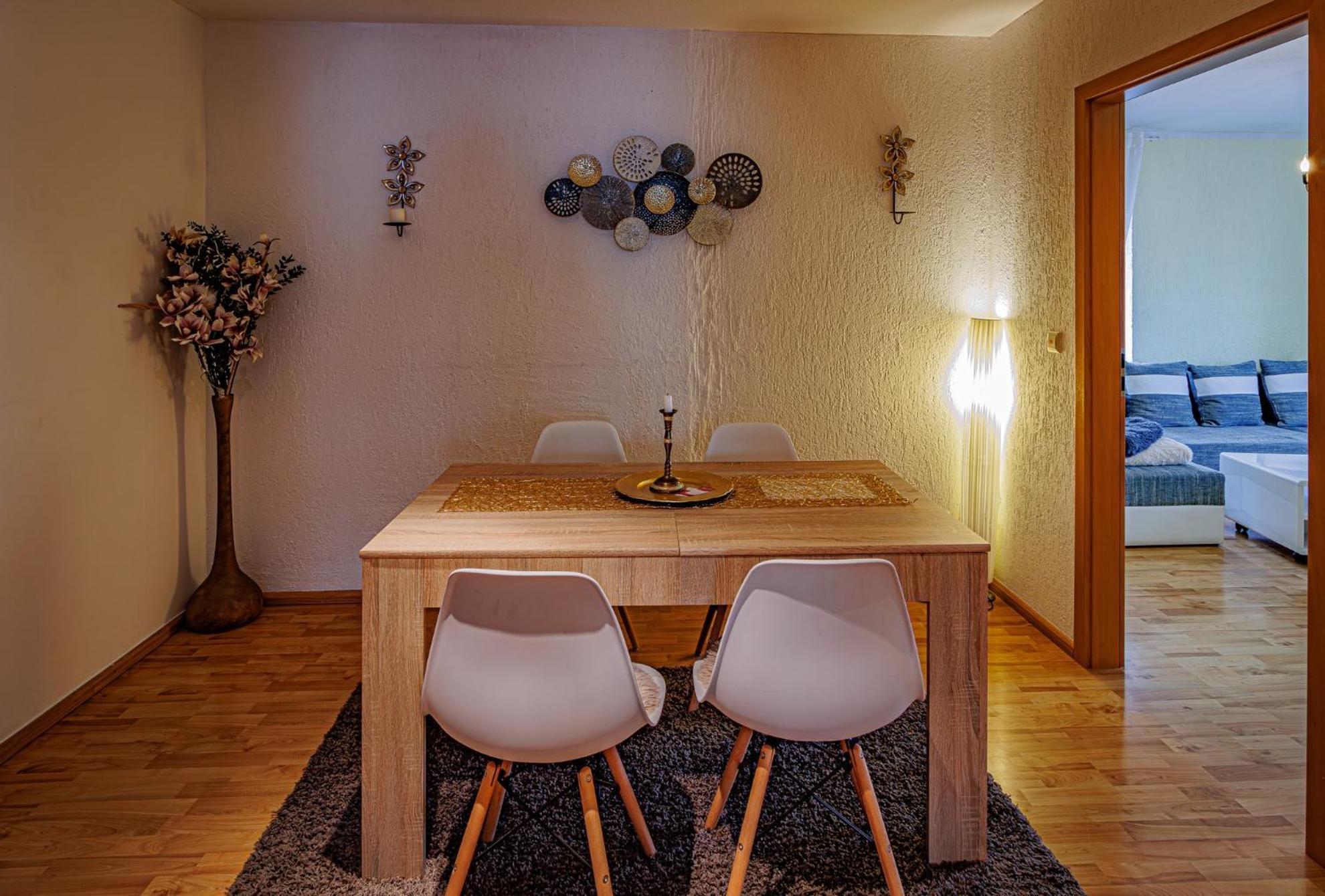 Wohnen Ueber Einem Mediterranen Restaurant,apartment 2 Oder 3 Apartment Leipzig