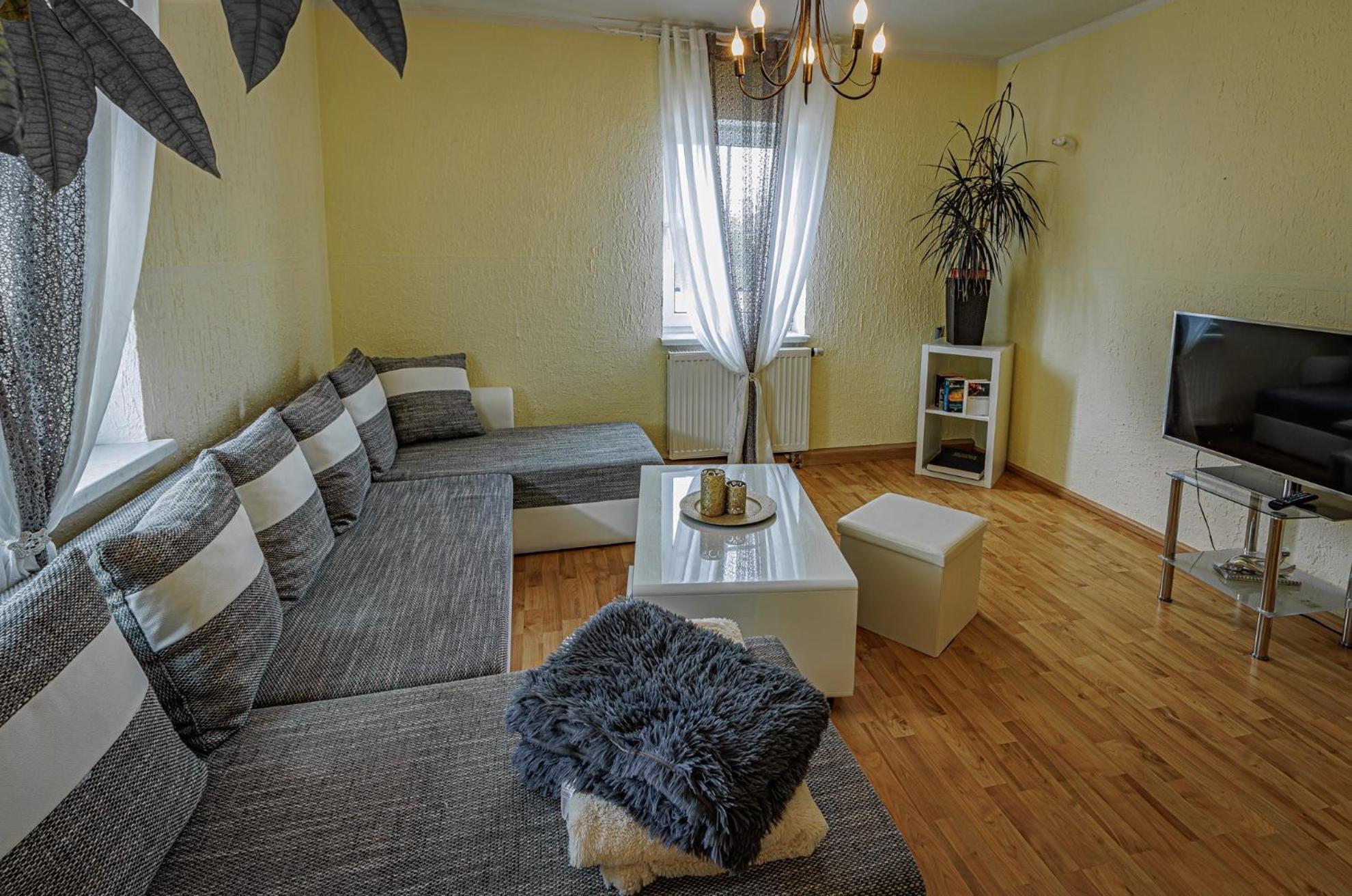 Apartment Wohnen Ueber Einem Mediterranen Restaurant,apartment 2 Oder 3 Leipzig