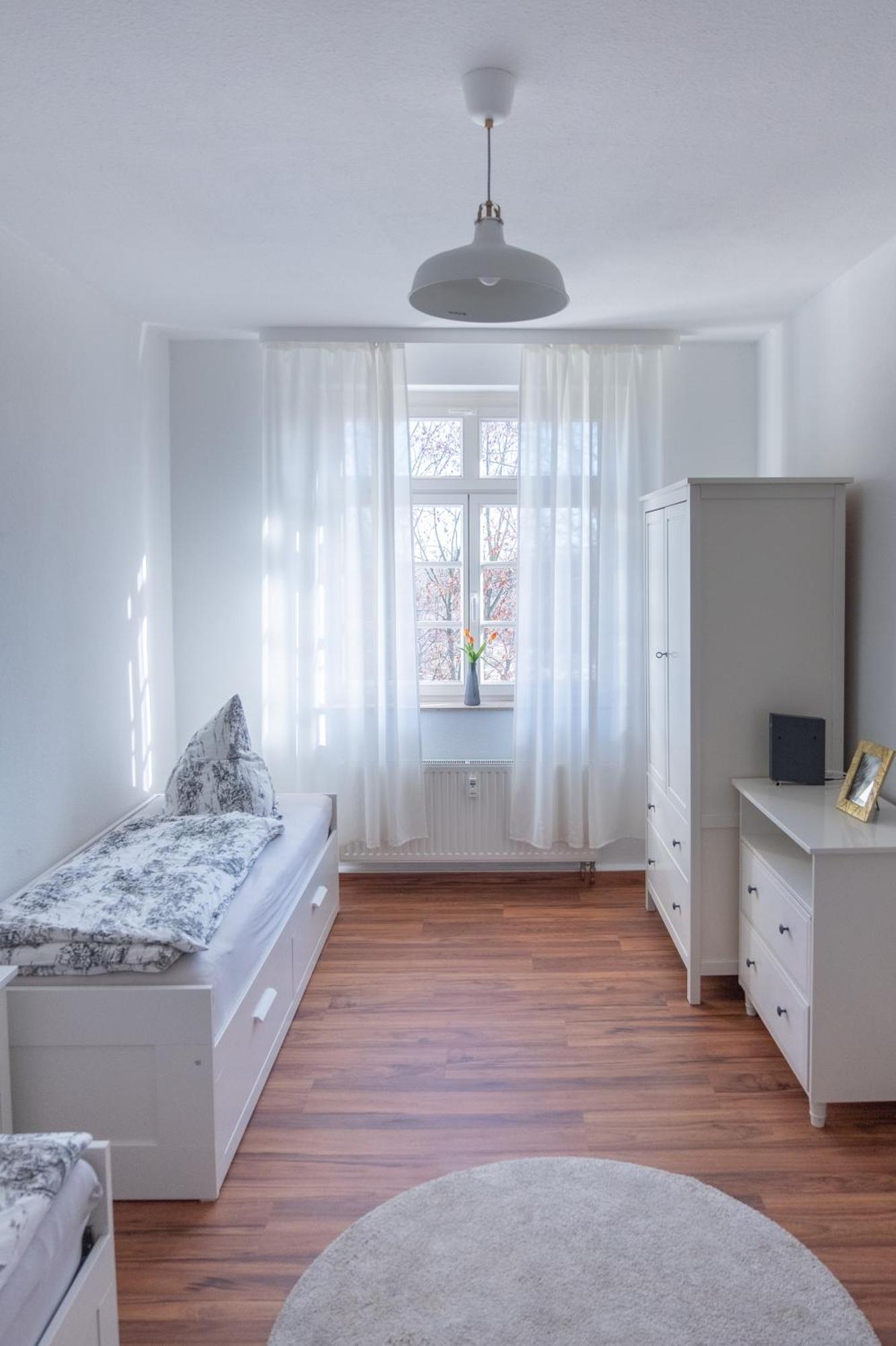 Grosse Zwei Zimmer Mit Balkon *