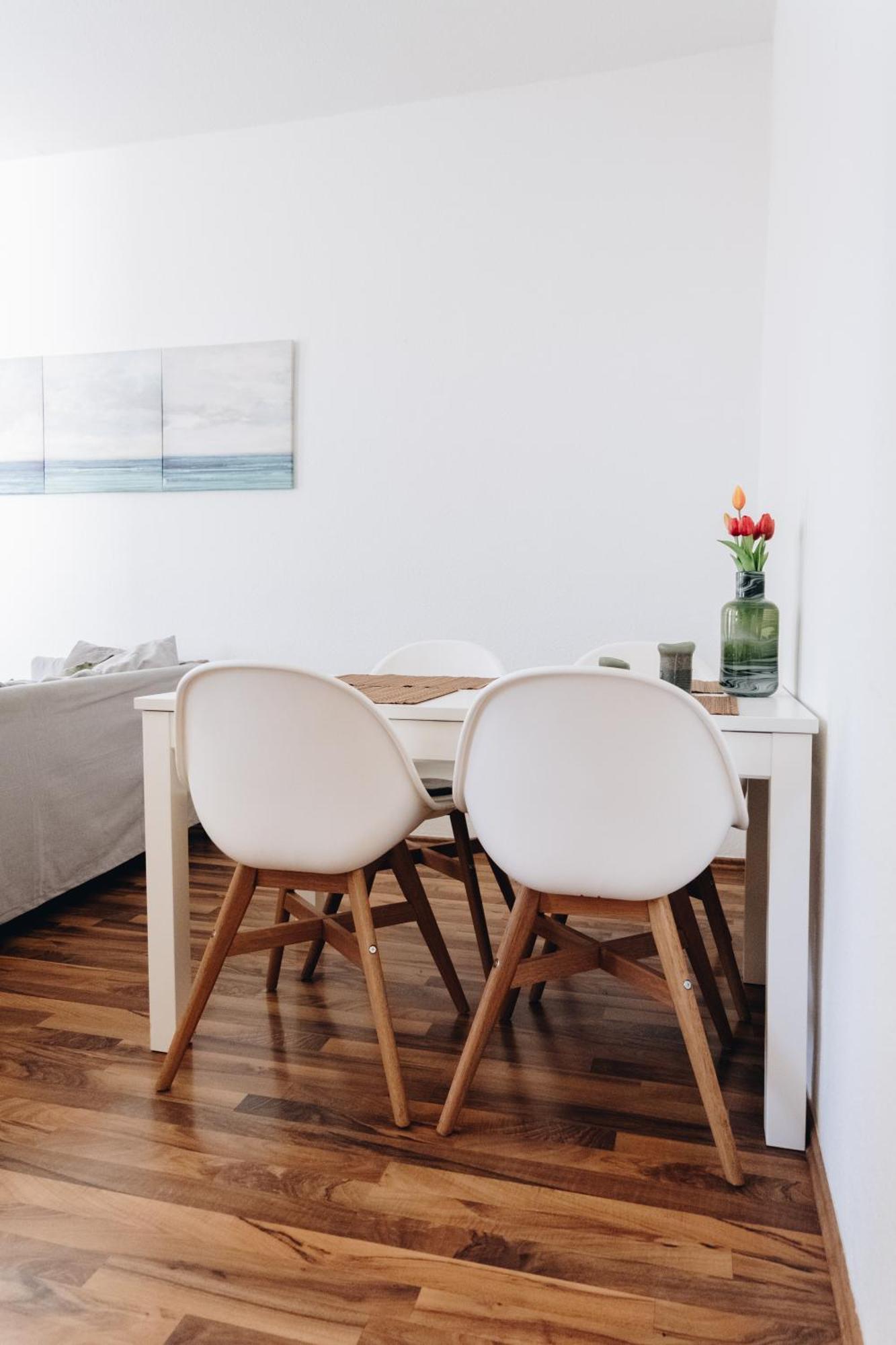 Grosse Zwei Zimmer Mit Balkon * Leipzig