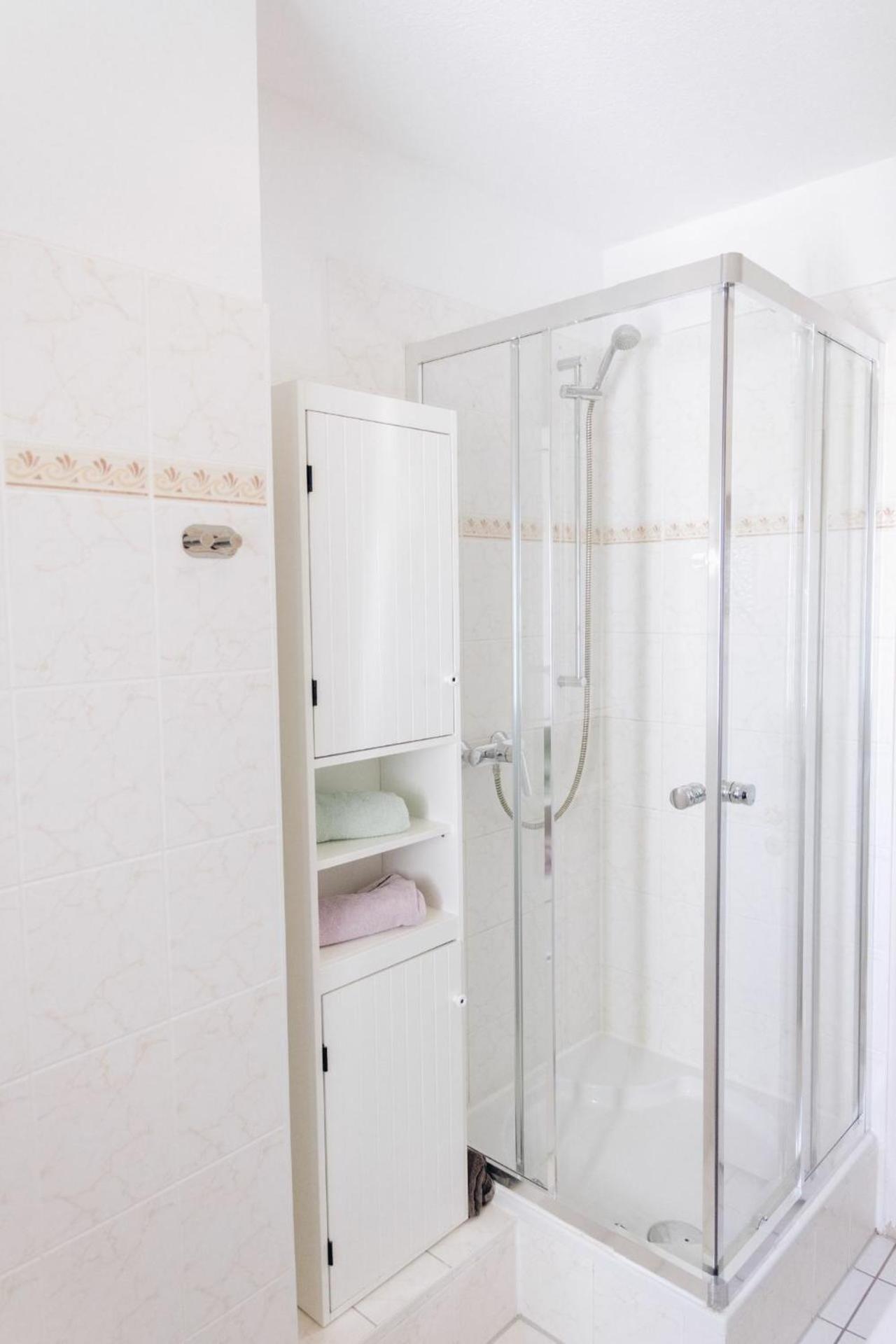 Grosse Zwei Zimmer Mit Balkon *