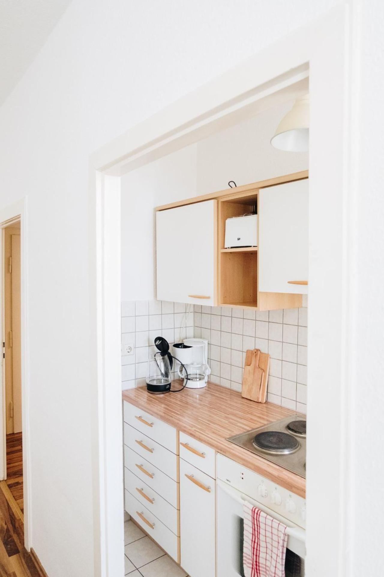 Grosse Zwei Zimmer Mit Balkon Apartment *