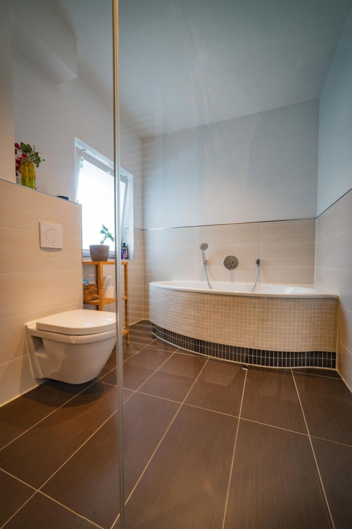 90 Qm Wohnung, 3 Zimmer, Balkon & Grosse Kueche - In Seenaehe, Schnell In Der Stadt Appartement *