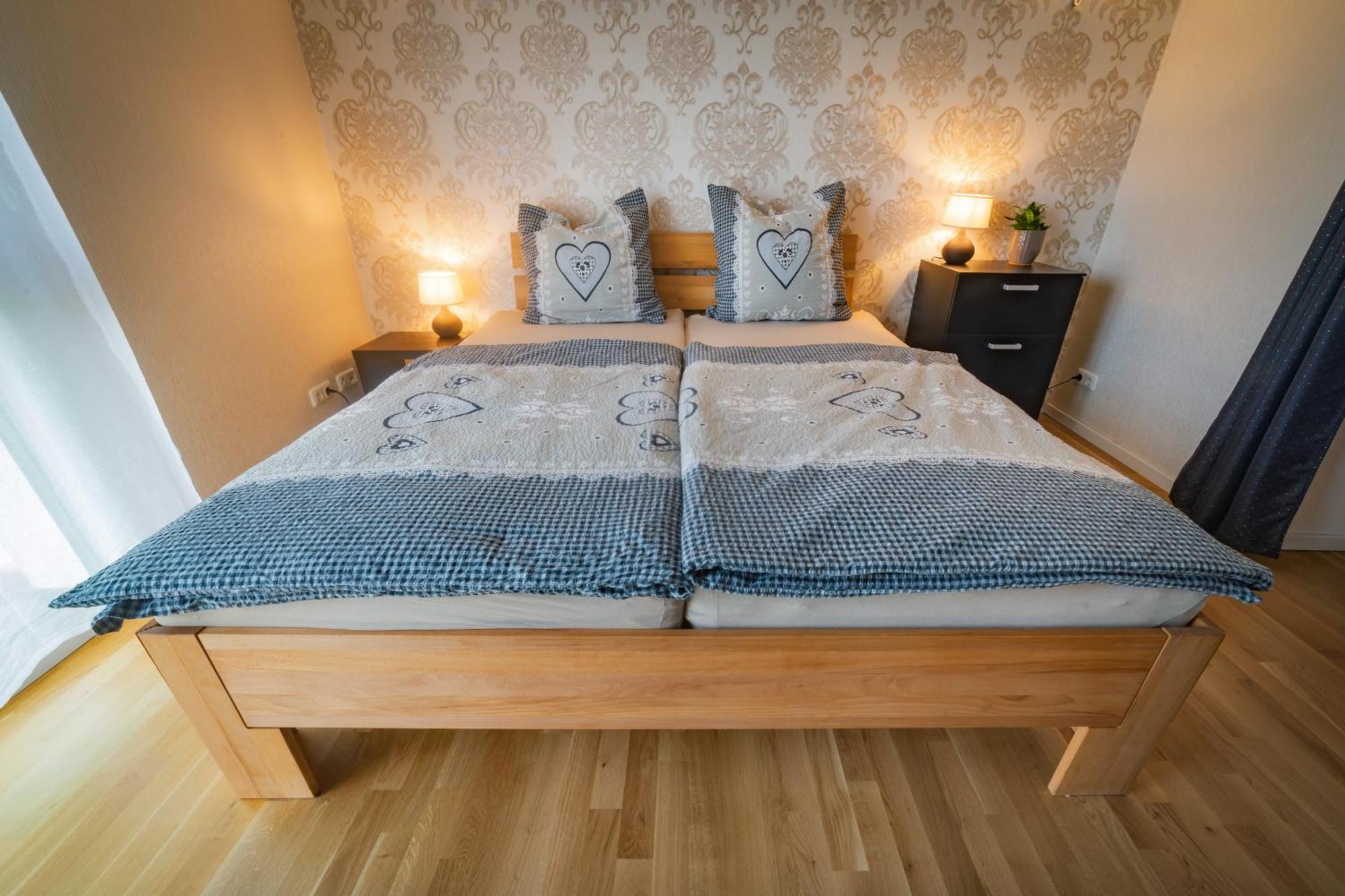 Appartement 90 Qm Wohnung, 3 Zimmer, Balkon & Grosse Kueche - In Seenaehe, Schnell In Der Stadt Leipzig