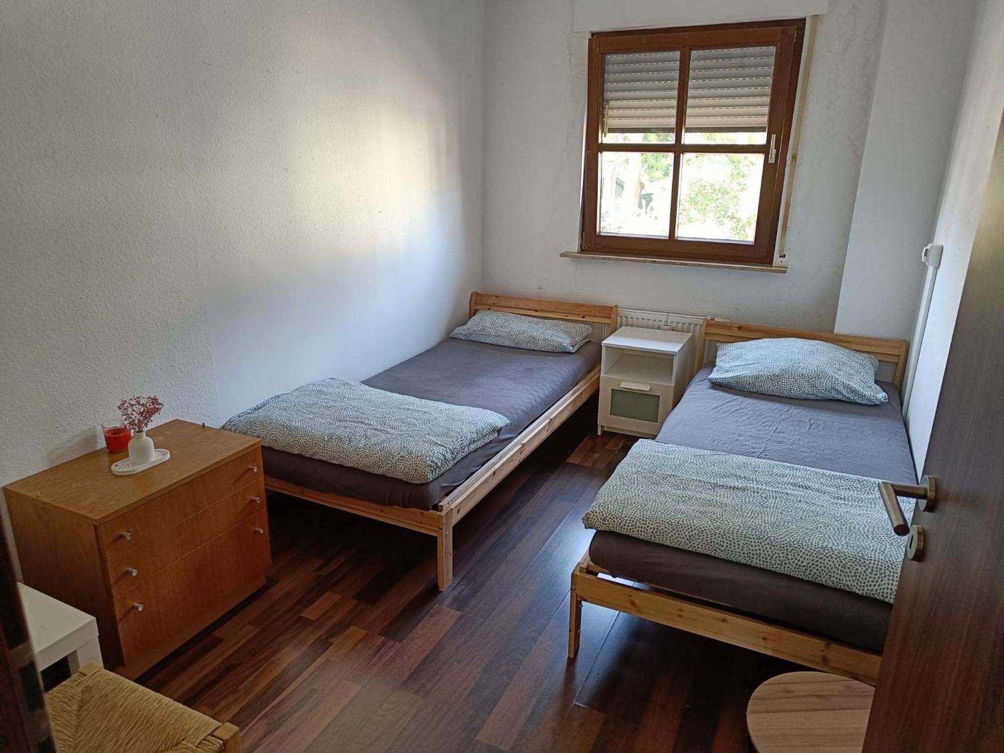 Mit 123qm Fuer 8 Personen Mit Sehr Grossem Garten, Einfache Innen-ausstattung Appartement Leipzig