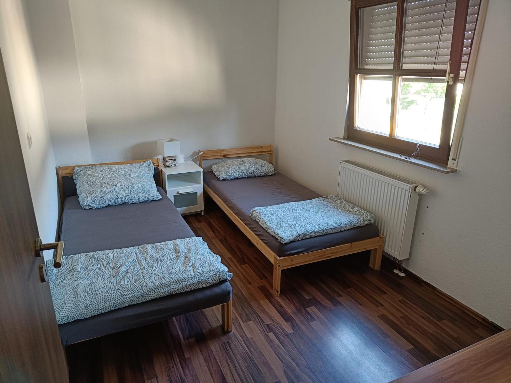 Mit 123qm Fuer 8 Personen Mit Sehr Grossem Garten, Einfache Innen-ausstattung * Leipzig