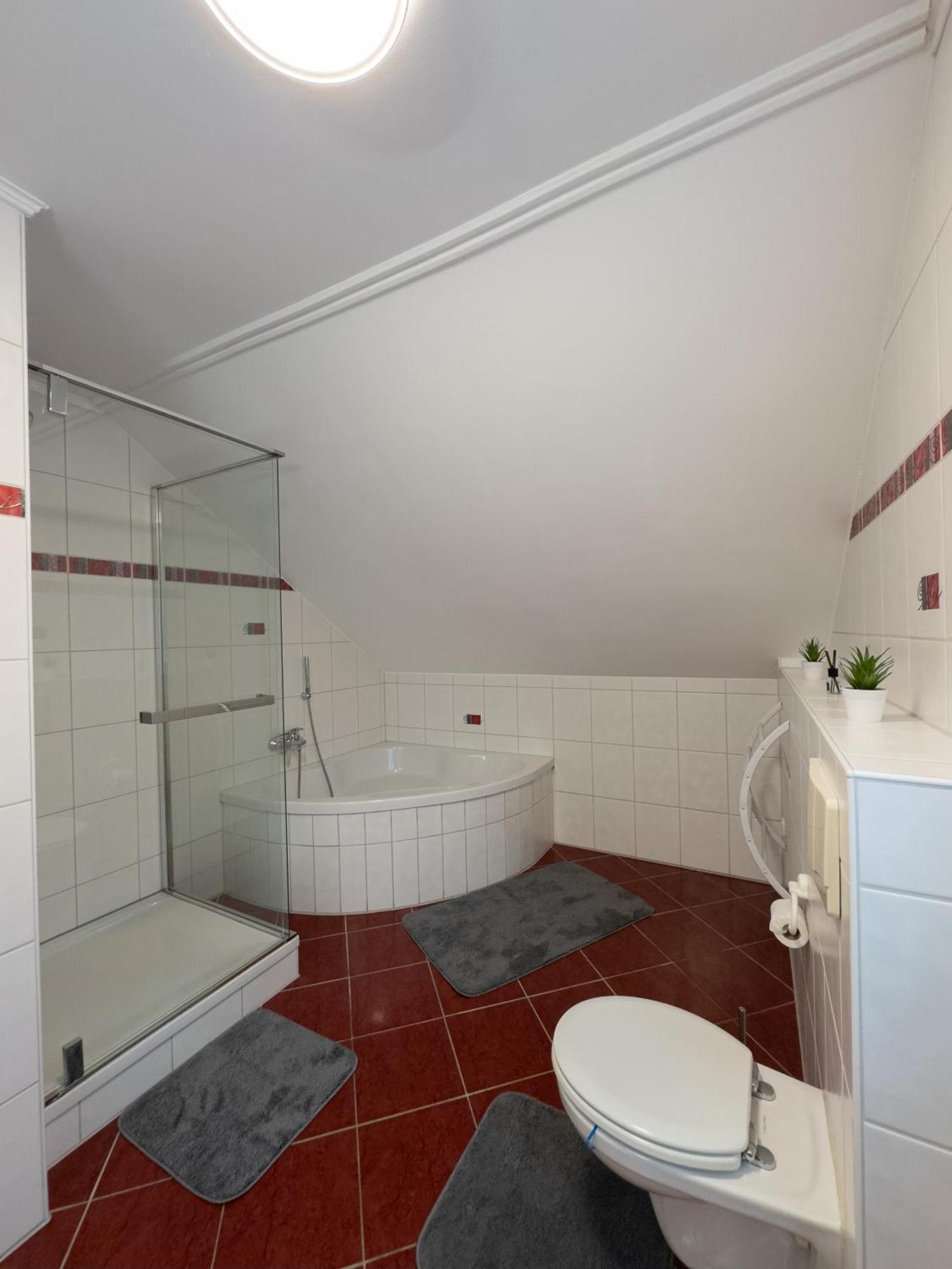 Holiday home Ganzes In Mit Garage Und Fussbodenheizung Leipzig