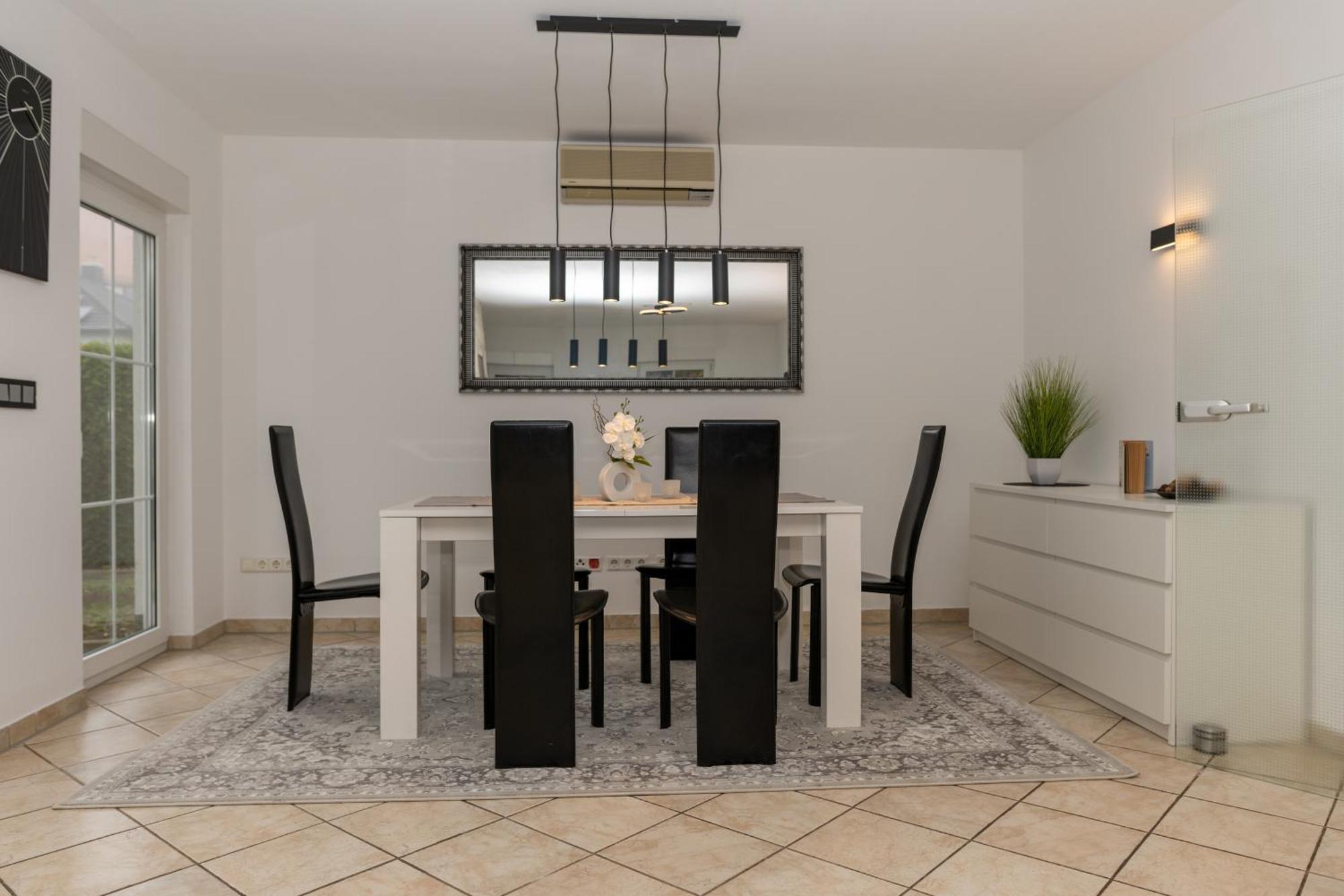 Holiday home Ganzes In Mit Garage Und Fussbodenheizung