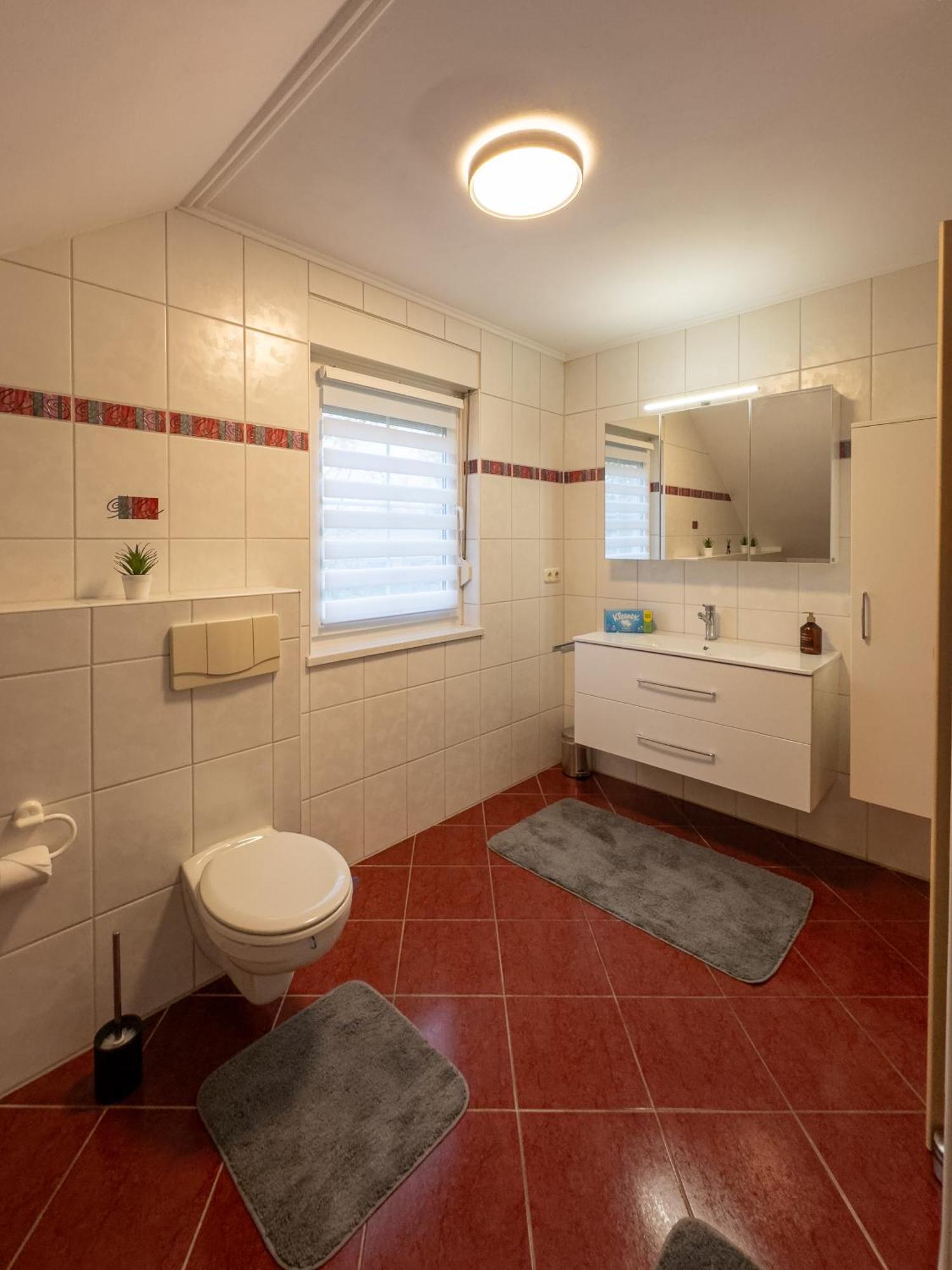 Ganzes In Mit Garage Und Fussbodenheizung Holiday home *