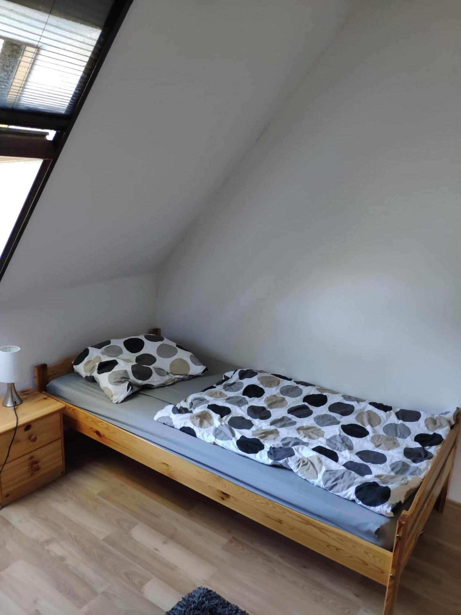 Mit 123qm Fuer 8 Personen Mit Sehr Grossem Garten, Einfache Innen-ausstattung Appartement