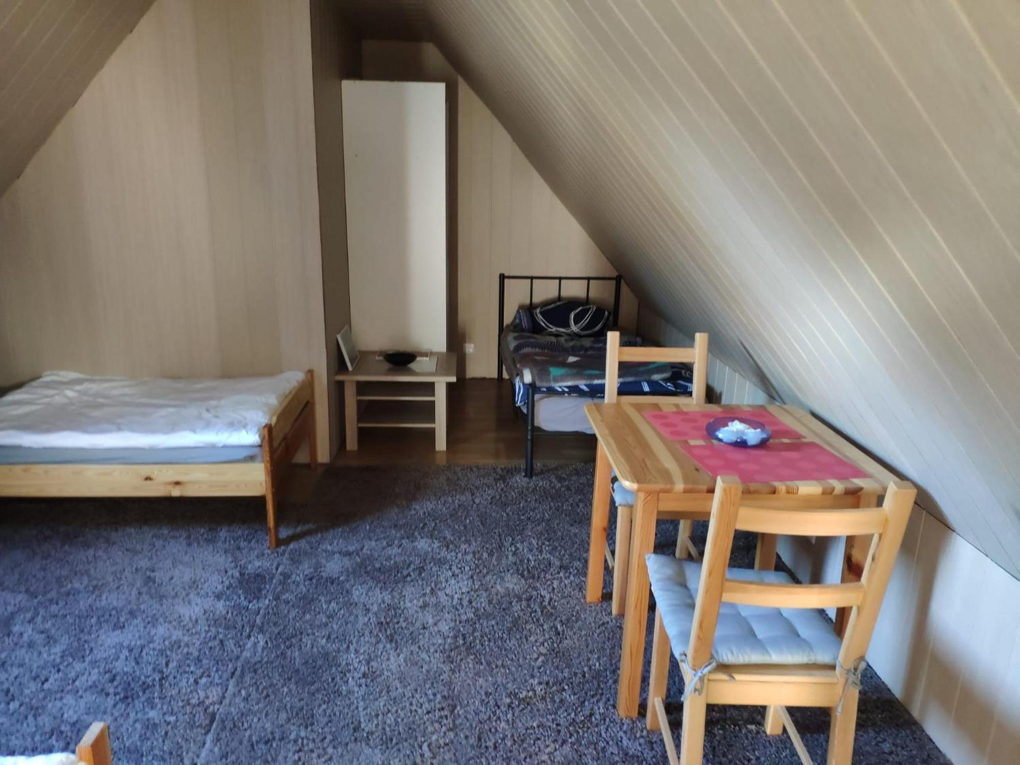 Appartement Mit 123qm Fuer 8 Personen Mit Sehr Grossem Garten, Einfache Innen-ausstattung