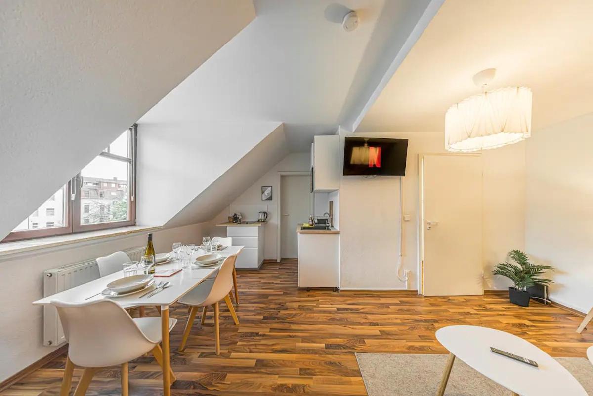 Grosszuegige Helle 3 Zimmer-wohnung Zentrumsnah Apartment *