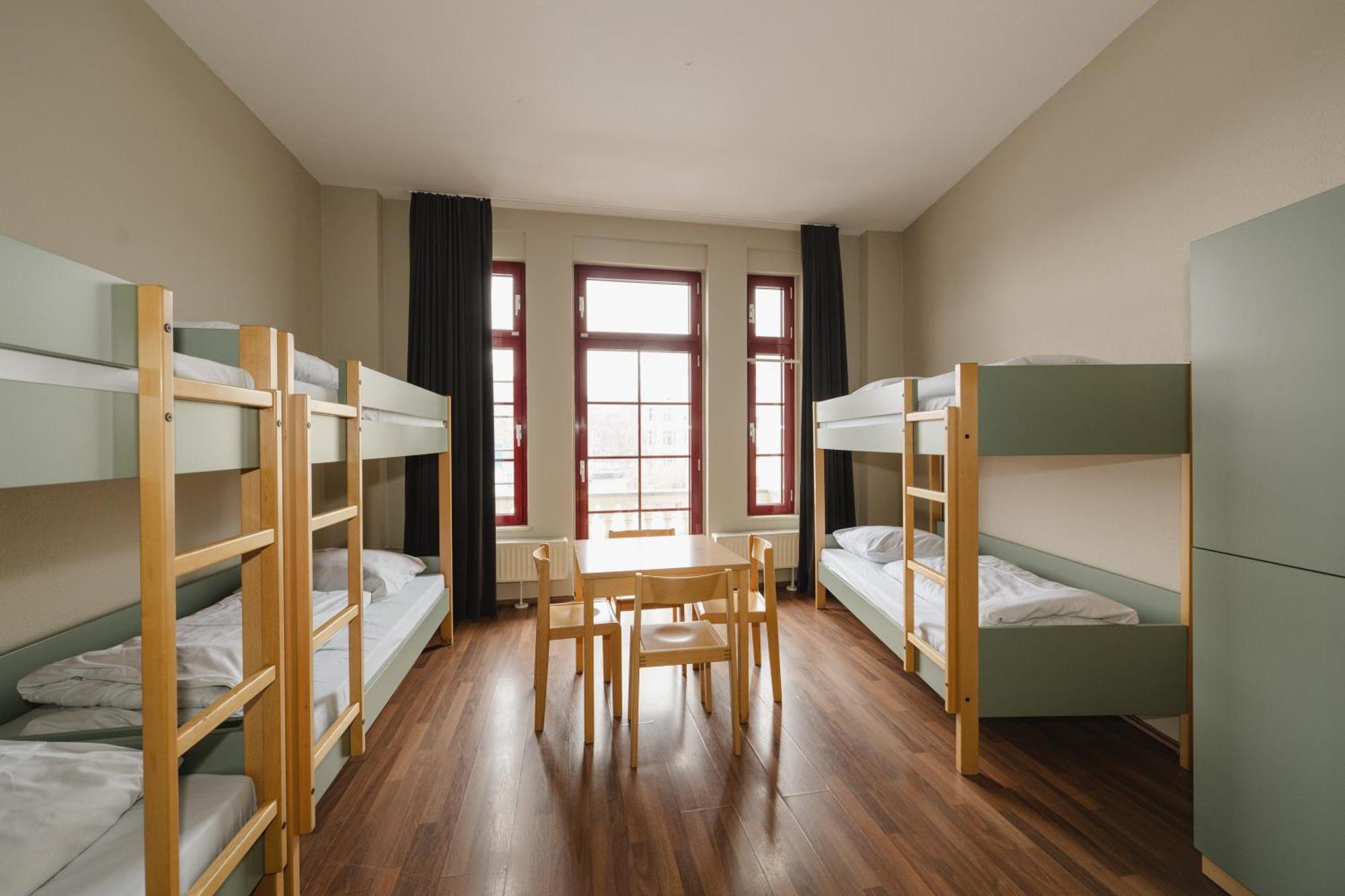 Sleepy Lion Hostel, Youth Hotel&apartments Hostel *