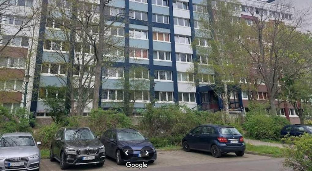 Staylonger Near Tram Stop Apartment