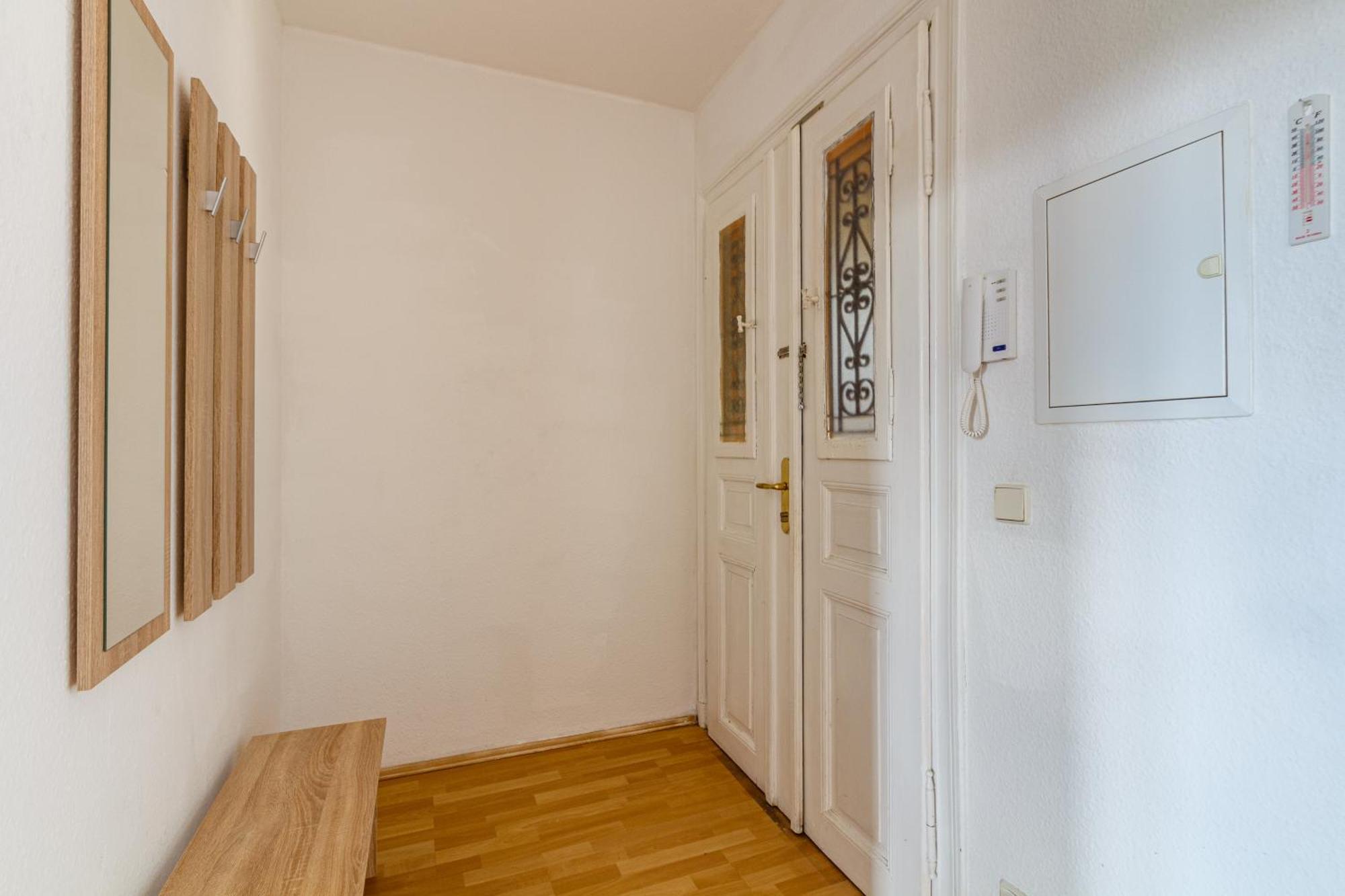 Apartment Monteurwohnung In Neuschoenefeld