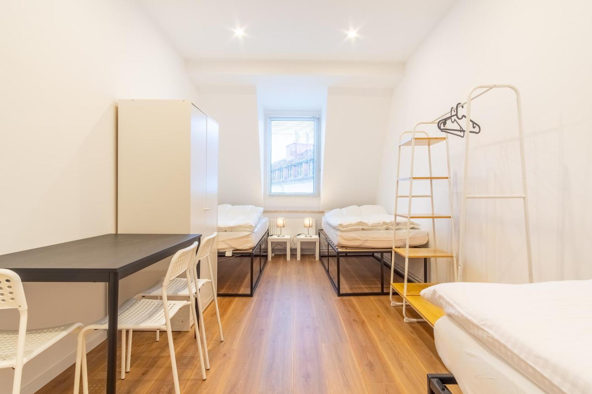 Big Apartments, Big Bathrooms, Single Beds, Perfect For Groups * Leipzig