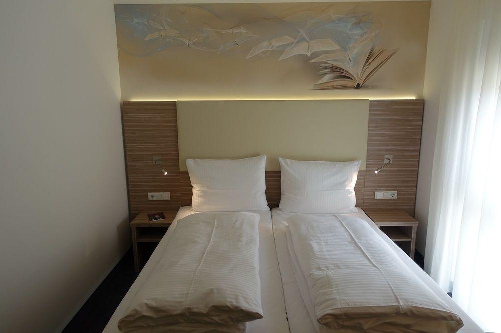 Hotel Book