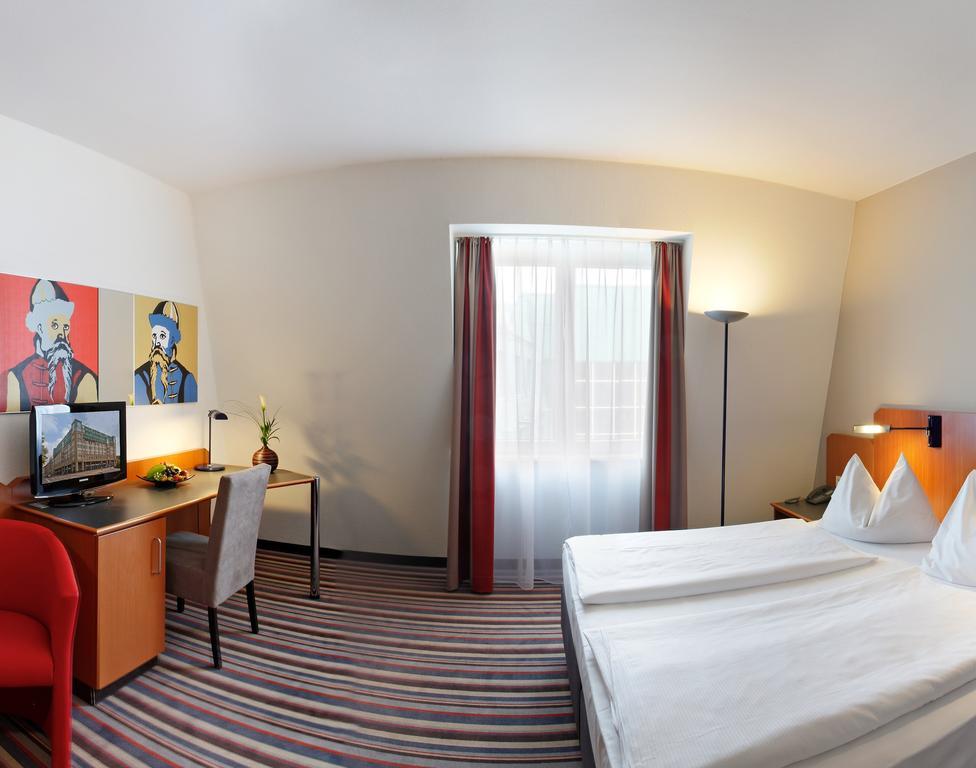 H+ Hotel