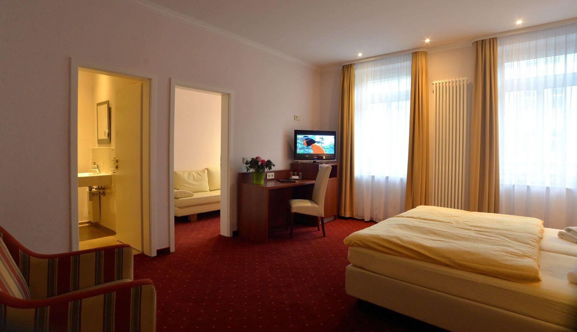 Via Mitte 3*