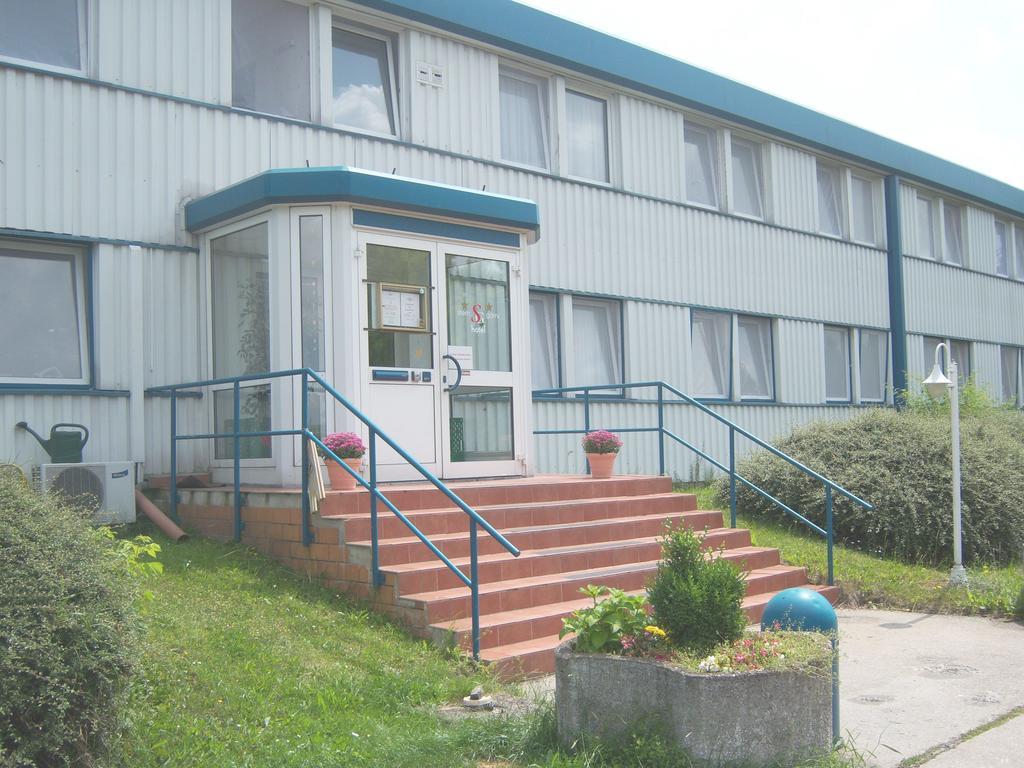 Stern Hotel 2*