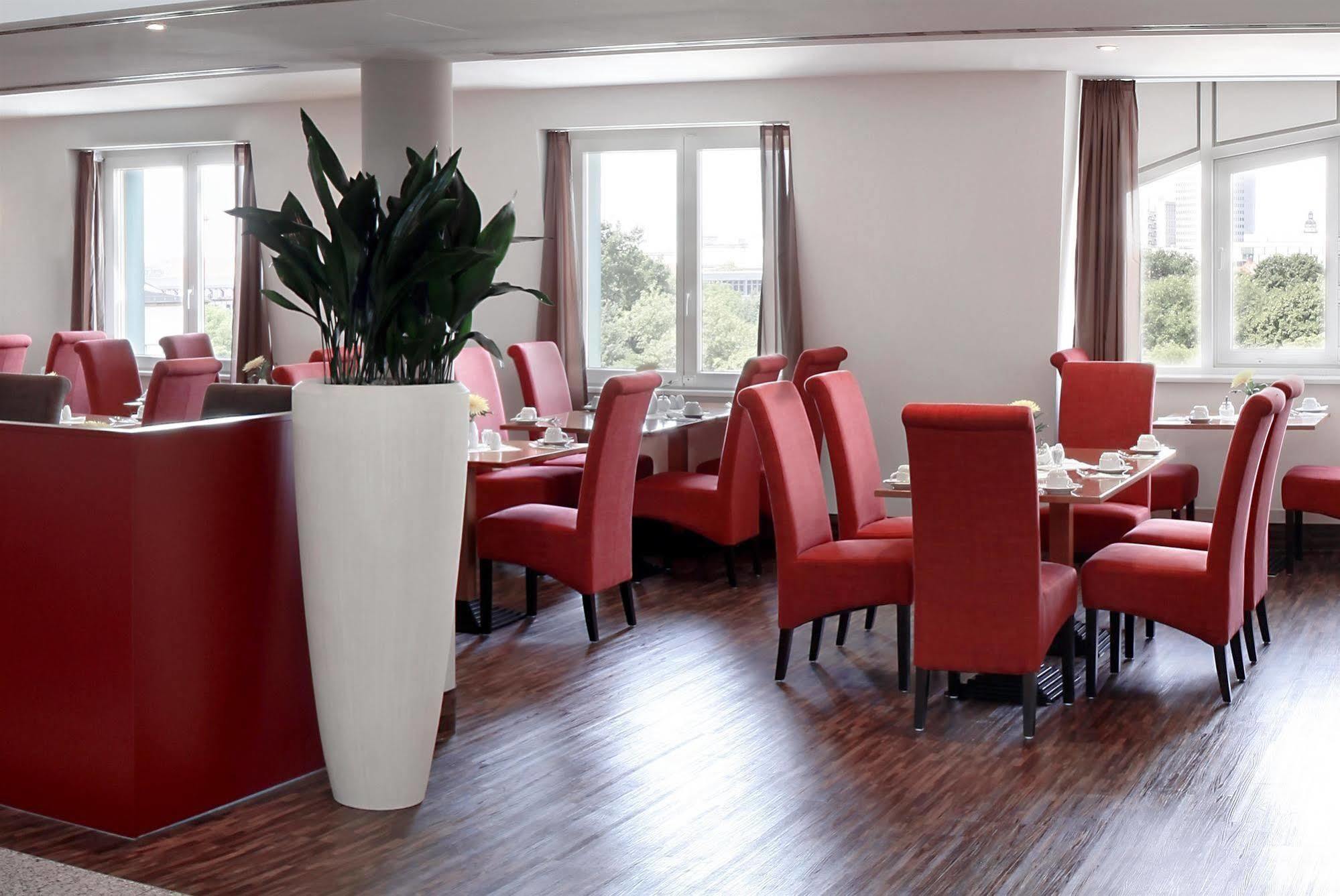 Hotel H+