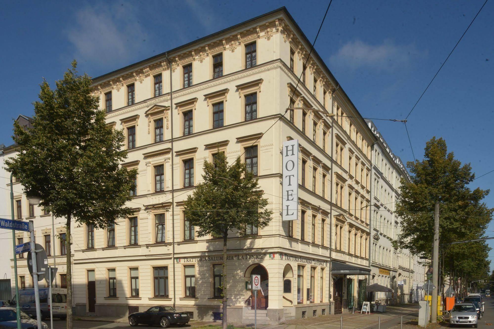 Arena Hotel