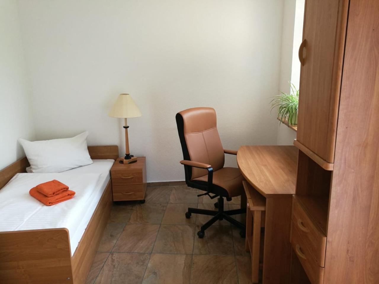 Wohnen Auf Zeit Nahe Leipziger Messe Hostel