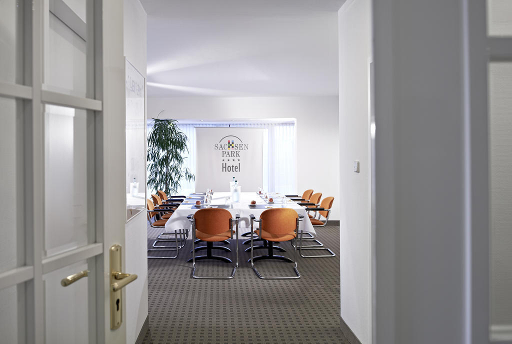 Sachsenpark-hotel Hotel 4*