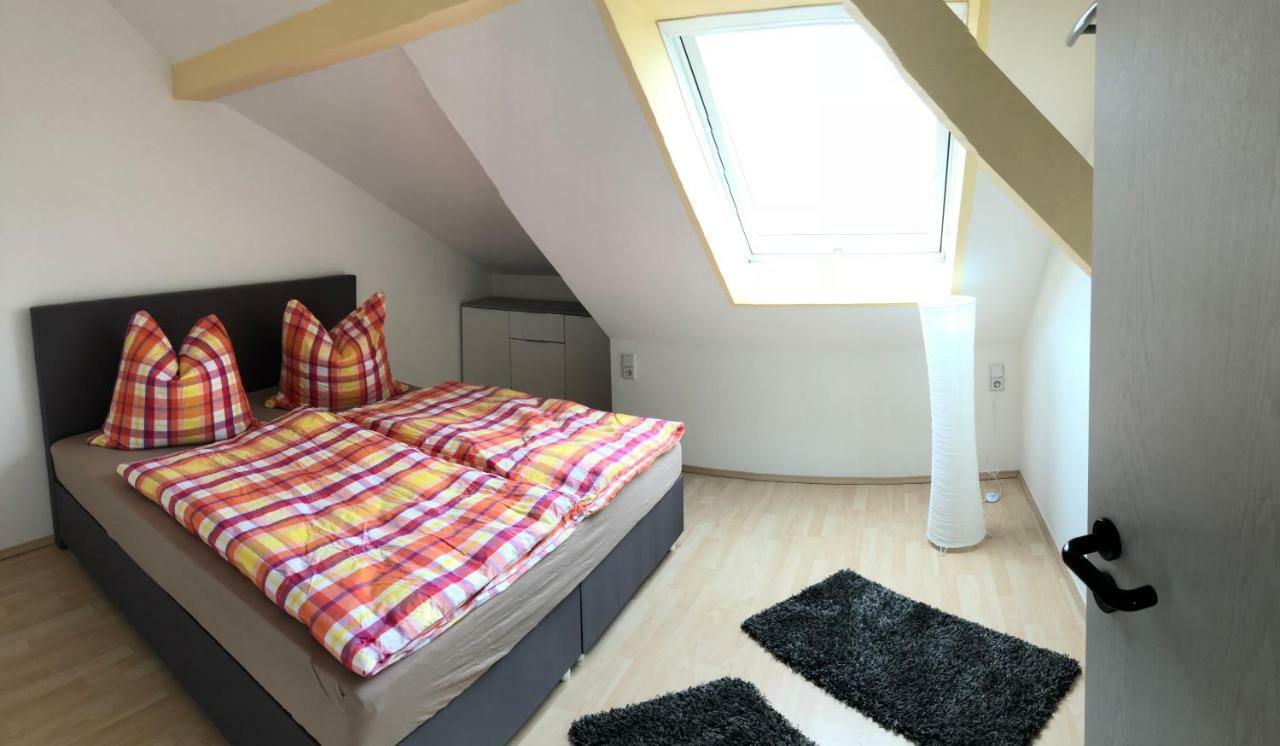Kuschelige Dachgeschosswohnung Am Clarapark Apartment *