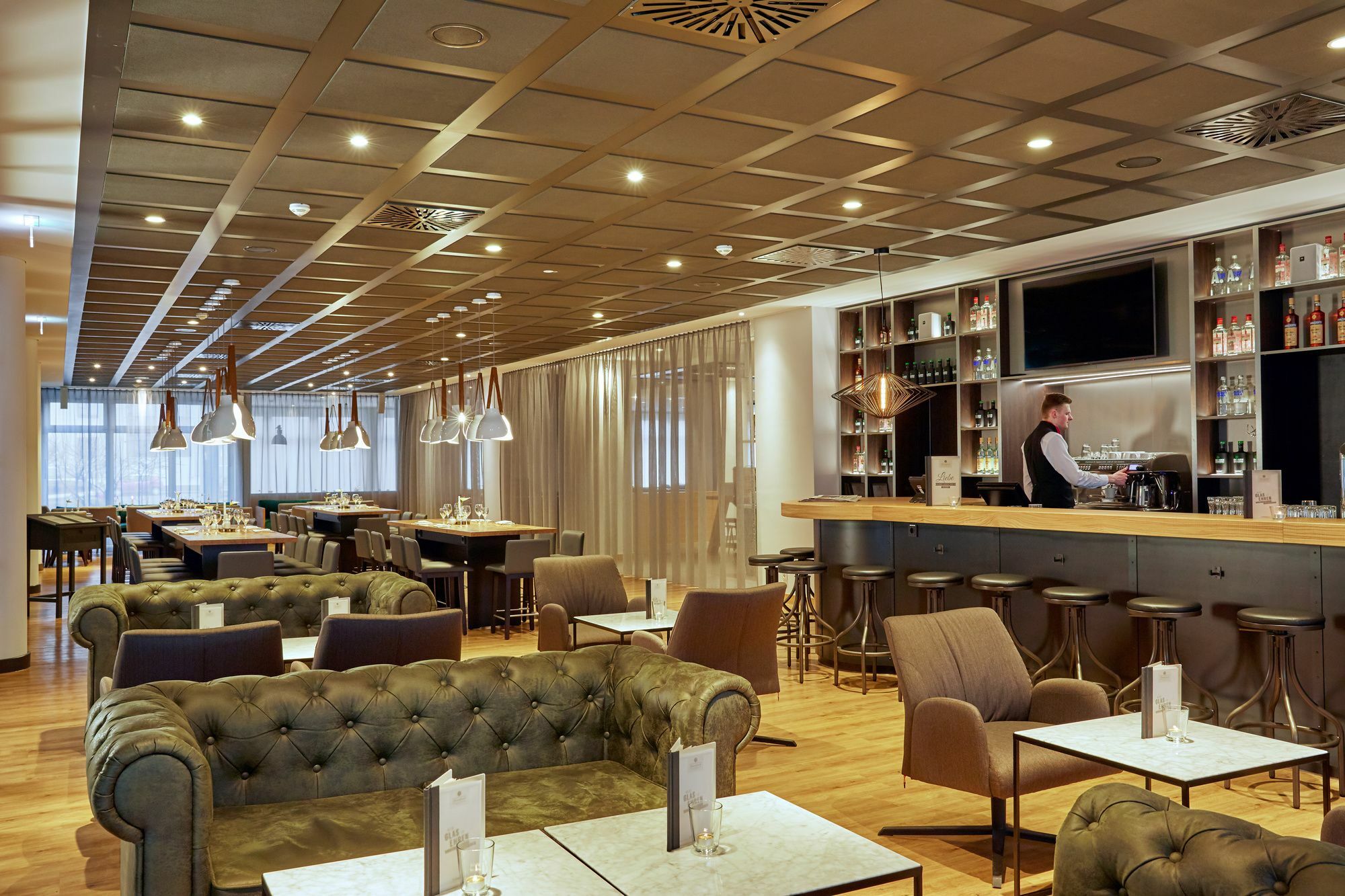 Hotel H4