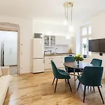 Stilvoll & Ruhig - Zentrale Top-Lage - King Bett
