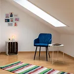 Blue Chili 99 - Grosszuegiges Loft Wlan Boxspringbett Bis 4 Pers
