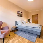 Stadtgut Moelkau Rooms & Apartments