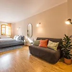 Stadtgut Moelkau Rooms & Apartments