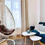 Am Puls Der Stadt - Ferienwohnung In Citynaehe! - \