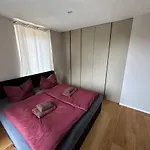 Stadtvilla In Leipzig 7 Personen 3 Schlafzimmer 2 Baeder Garten Und Terrasse Zentral Gelegen Messe Innenstadt Seen