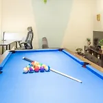 Pool Table Heaven, Workstation, 4K Tv, Netflix
