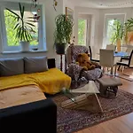 Wohnung Im Zfh Mit Terrasse Und Garten